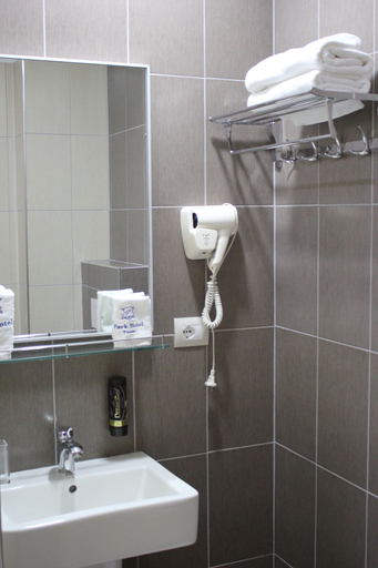 Bathroom 4, park hotel tirana, Tiranës