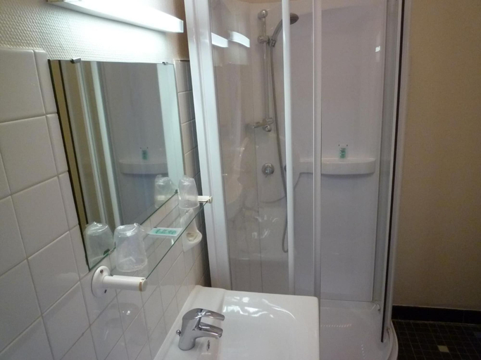 Bathroom 3, Le Relais de la Route Bleue, Allier
