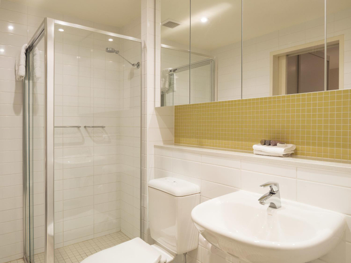 Bathroom 4, Oaks Glenelg Liberty Suites, Adelaide