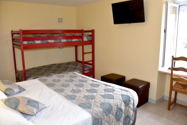 Bedroom 2, Logis Hotel Bellevue, Haute-Vienne