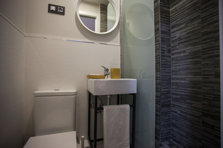 Bathroom 5, Hostal CC Atocha, Madrid