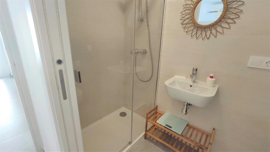 Bathroom, La Fontanilla Place, Cádiz