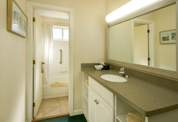 Bathroom 3, Surfcomber On The Ocean, Barnstable