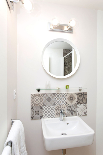 Bathroom 3, Logis Hotel Restaurant Le Commerce, Ille-et-Vilaine