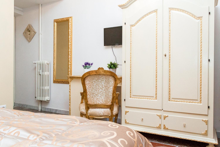 Facilities 5, Re di Luna B&B, Roma