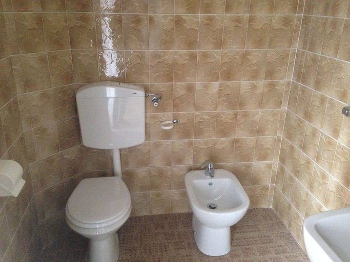 Bathroom 4, Hotel Macki, Rimini