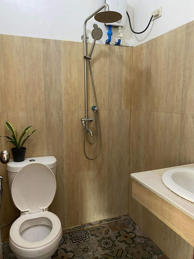 Bathroom 3, Heart of Paete Laguna, Paete
