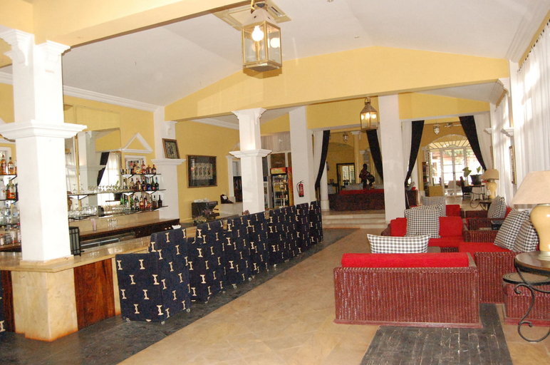 Food & Drinks 5, Coconut Residence, Kombo Saint Mary