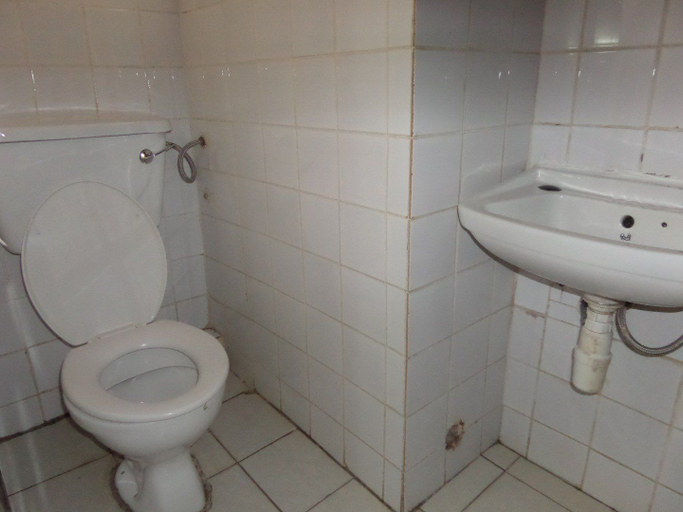 Bathroom 4, Abuja Dannic Hotels - Guest Room, AbujaMun