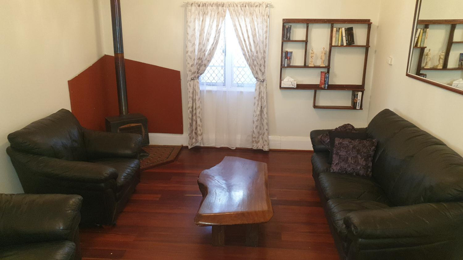 Others 4, Roseneath Cottage, Northam