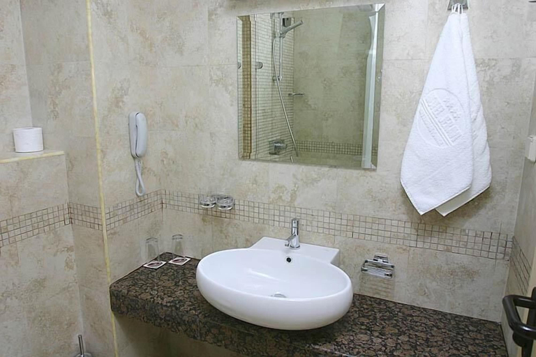 Bathroom 5, Jeravi Beach Hotel - All Inclusive, Nesebar