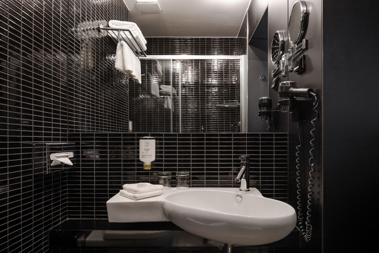 Bathroom 4, Hotel Perla, Praha 1
