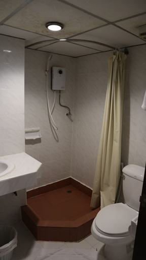 Bathroom 2, Patong Triple P, Phuket Island