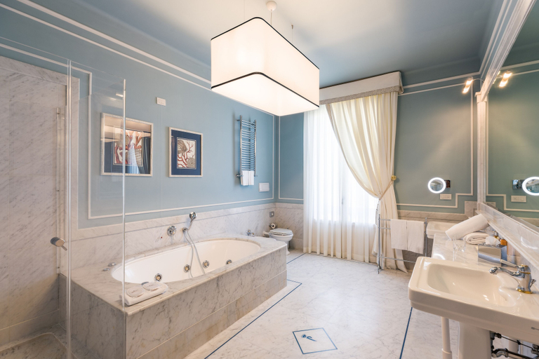 Bathroom 5, Grand Hotel Principe di Piemonte, Lucca