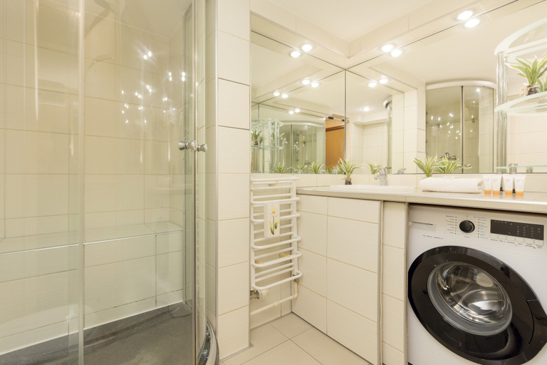 Bathroom, Sienna Apartment With AC by Renters, Warsaw