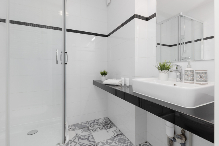 Bathroom 3, Bonifraterska Apartment by Renters, Warsaw