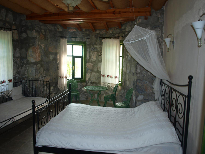 Bedroom 2, Otantik Tas Ev, Ortaca
