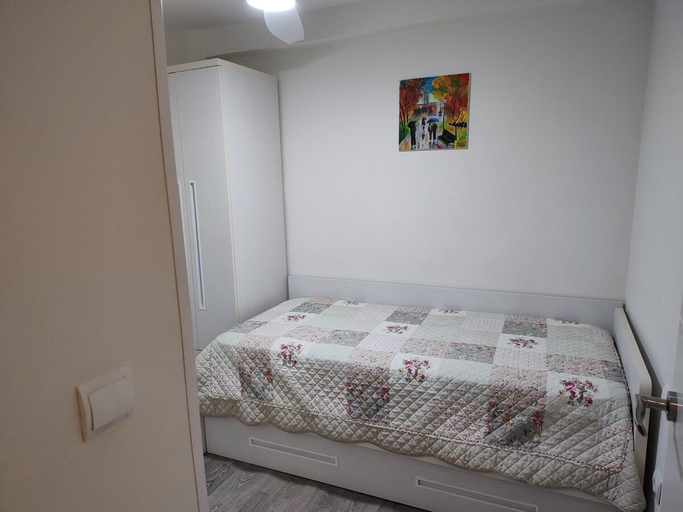 Others 5, Bruselas 23, Alicante