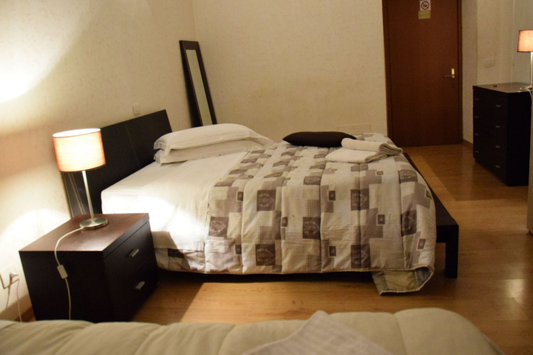 Bedroom 4, Happy Holidays, Rome