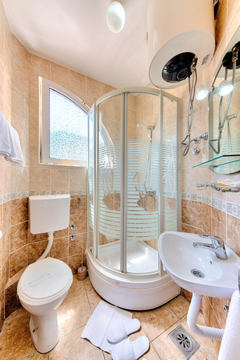 Bathroom, Hotel Dana