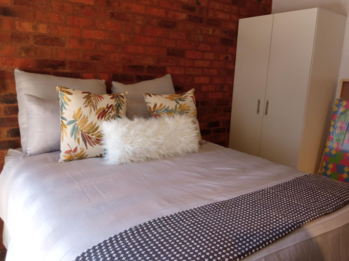 Others 2, Royal Stina Hotel-style with Swimming pool, City of Johannesburg
