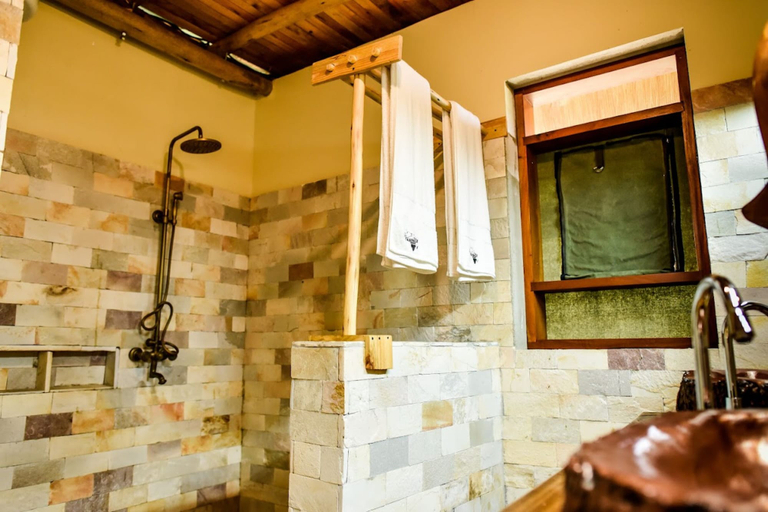 Bathroom 3, Tabingi Safari Lodge, Bunyaruguru