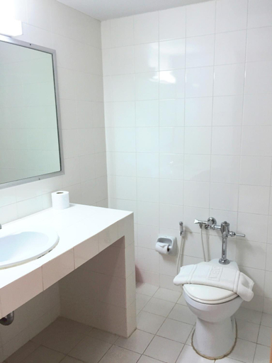 Bathroom 4, Takiab Beach Resort, Hua Hin