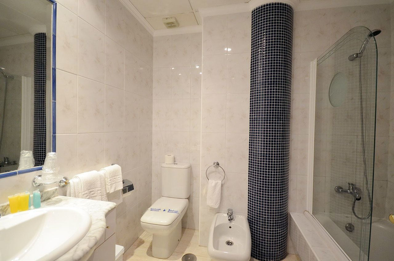 Bathroom 4, Hotel Mar Azul, Pontevedra