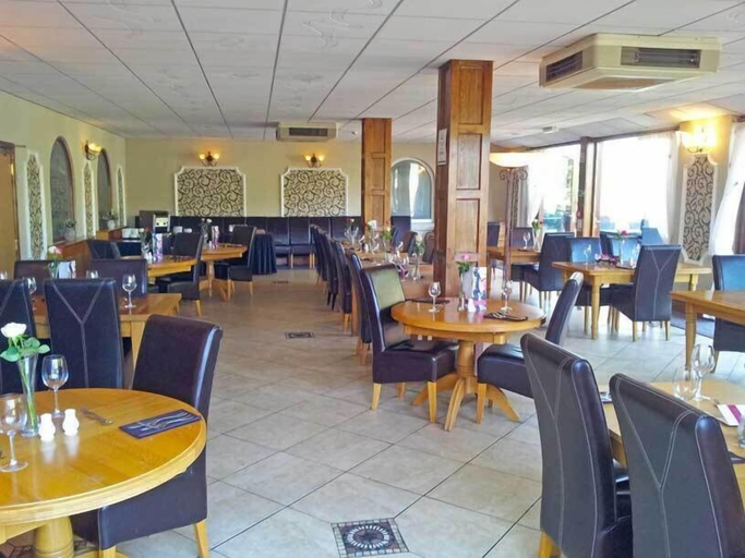 Food & Drinks 3, White Waters Country Hotel, Denbighshire