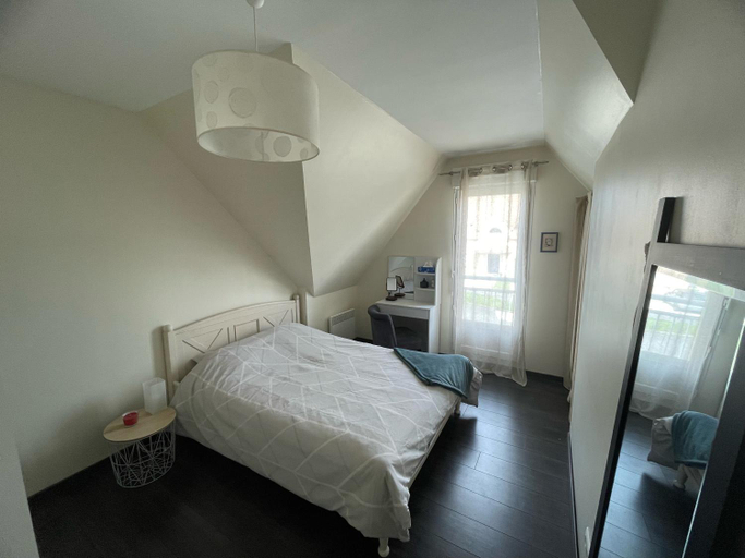 Bedroom 3, Aux portes du Circuit, Sarthe