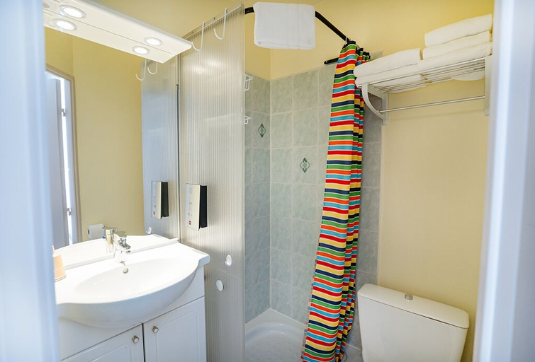 Bathroom 4, Logis Hôtel le Rialto, Tarn