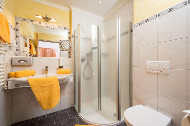 Bathroom 4, Hotel Astrid mit Panoramapool & inklusive JokerCard, Zell am See