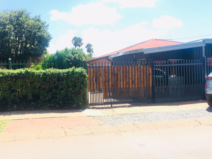 Others 3, Mighty7 Guesthouse, City of Tshwane