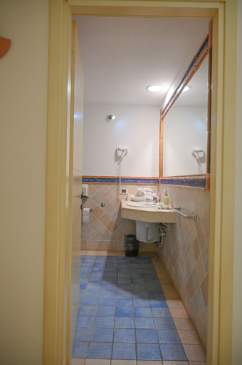 Bathroom 5, hotel baja romantica, Oristano