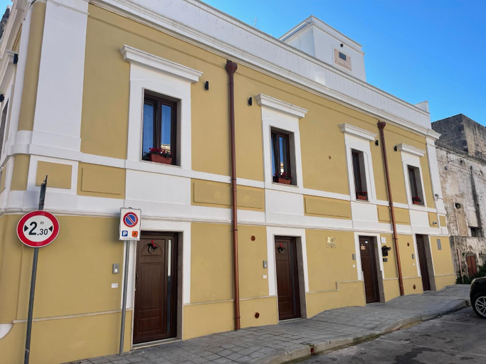 Others 2, Relais Medea, Taranto