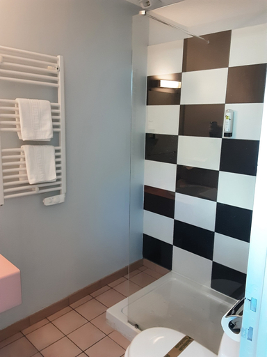 Bathroom 4, Logis Hotel Acacia, Meurthe-et-Moselle