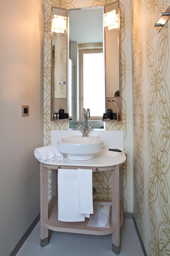 Bathroom 4