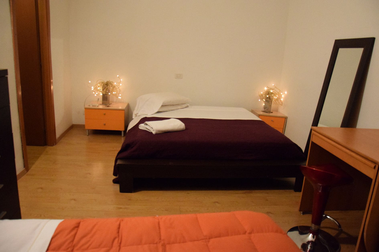 Bedroom 5, Happy Holidays, Rome