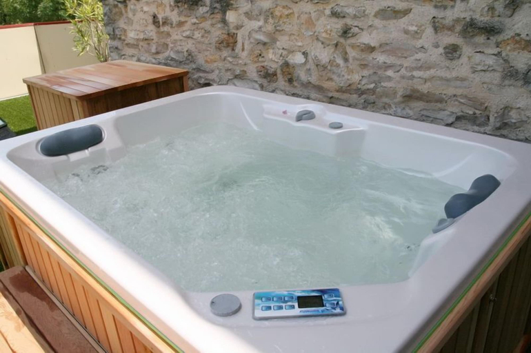 Bathroom, Hotel Auberge de la Diège, Aveyron