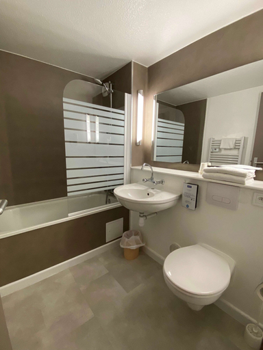 Bathroom 4, Kyriad Fontenay Tresigny, Seine-et-Marne