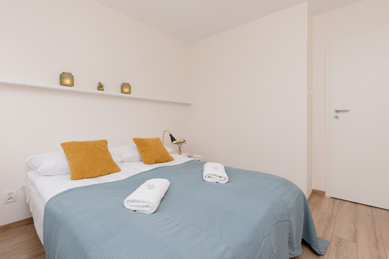 Bedroom 2, Bonifraterska Apartment by Renters, Warsaw