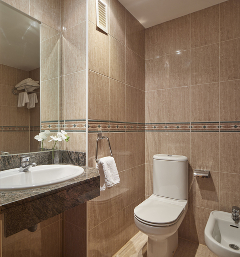 Bathroom 3, IRAIPE ACHURI, Burgos