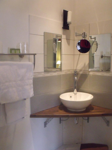 Bathroom 4, Logis Hotel Le Relais Saint Louis, Orne