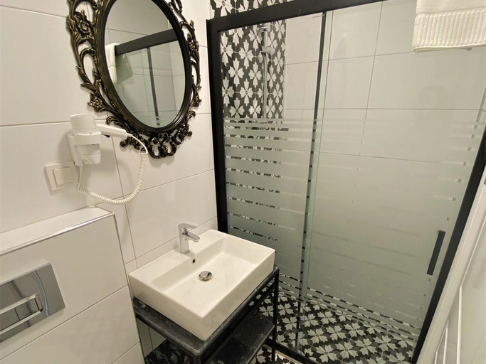 Bathroom 5, Cunda Kordon Otel, Ayvalık