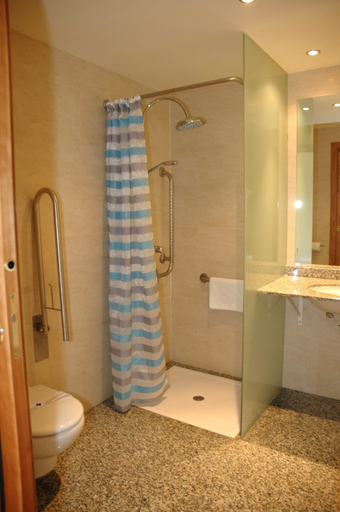 Bathroom 4, Hotel Candanchu, Huesca