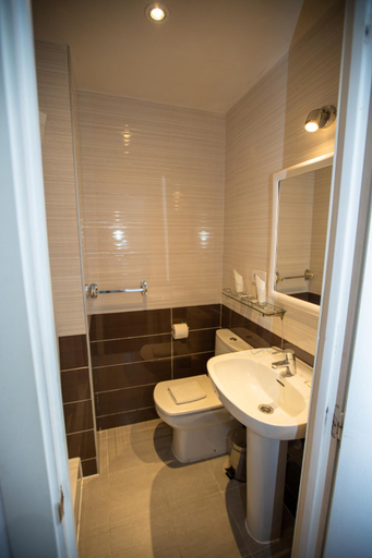 Bathroom 3, New Go Inn, Madrid