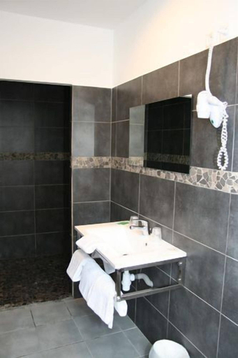 Bathroom 3, Citotel Du Midi, Aude