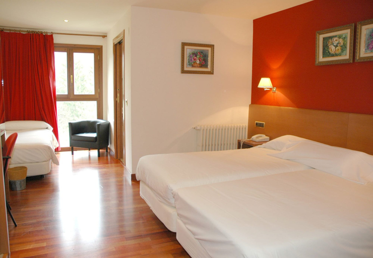 Bedroom 4, Hotel Candanchu, Huesca