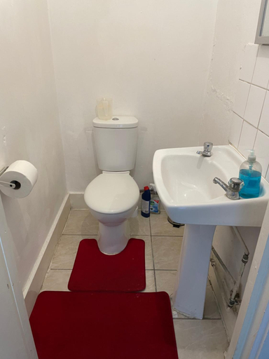 Bathroom 2, 20 East Tenter Street, London