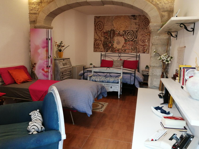 Others 5, Lughera b&b, Sassari